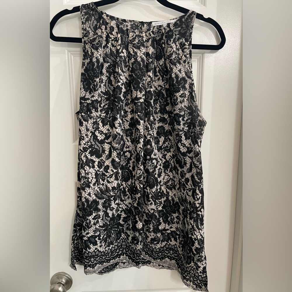 Violet + Claire Sleeveless Blouse Top Black Cream with Lace Print